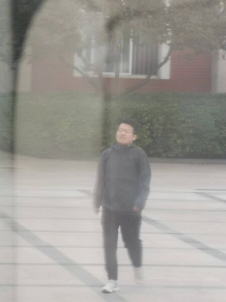 文件:正在前往乘坐大巴的胡海洋老师.jpg