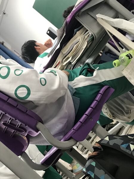 文件:该同学“对牛弹琴”.jpg