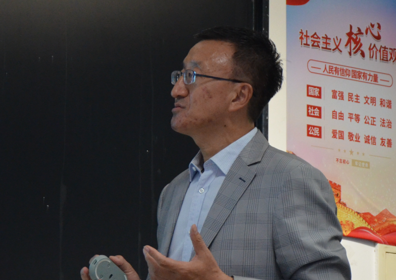 文件:Liu Sir 在授课.png